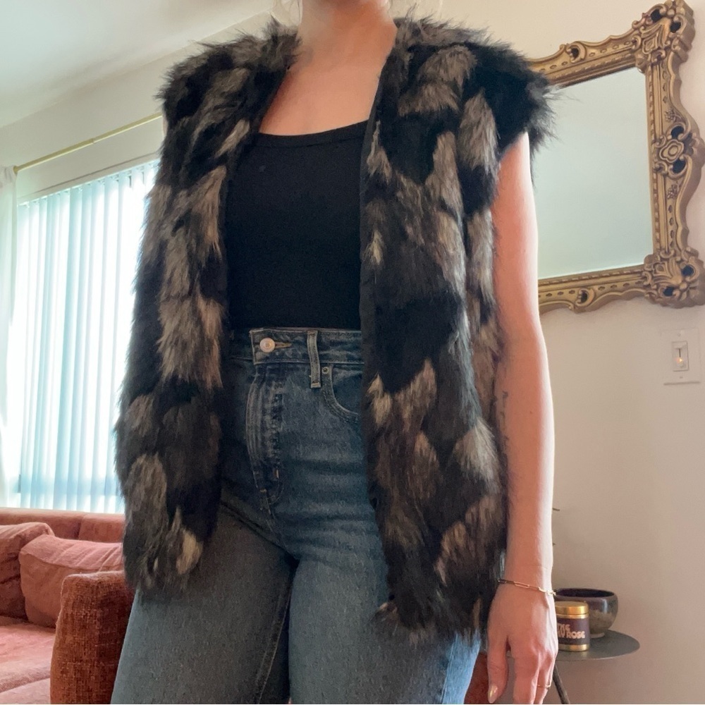 Forever 21 y2k Black & Gray Faux Fur Vest M